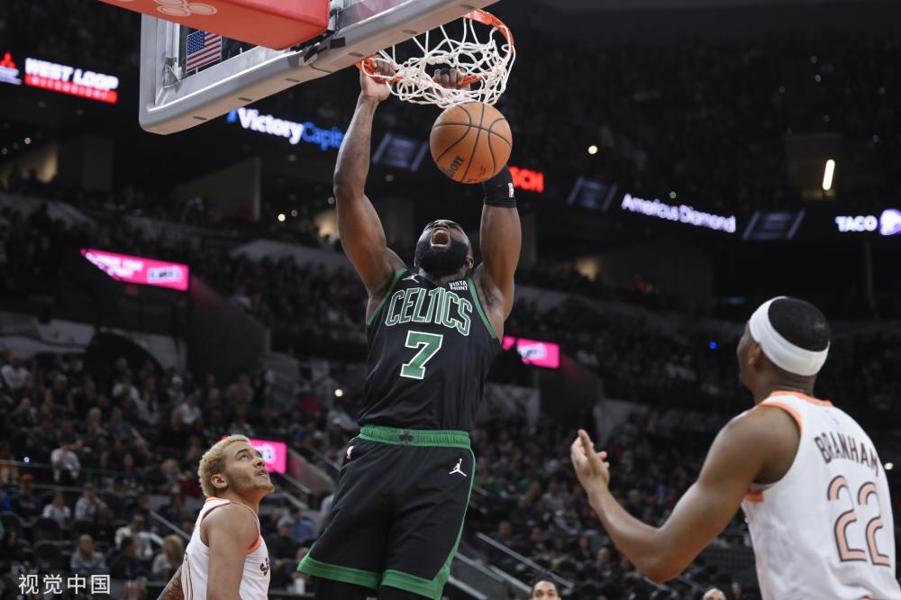 使得裁判在 使得裁判在