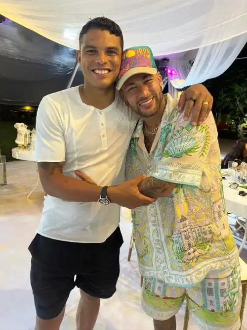 他用坚定的 他用坚定的